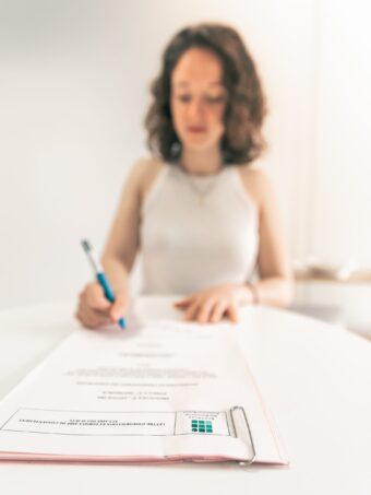 signature-consentement-volontaire-centre-recherche-médicale-biotrial-rennes