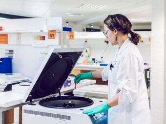 analyse-tube-centrifugeuse-laboratoire