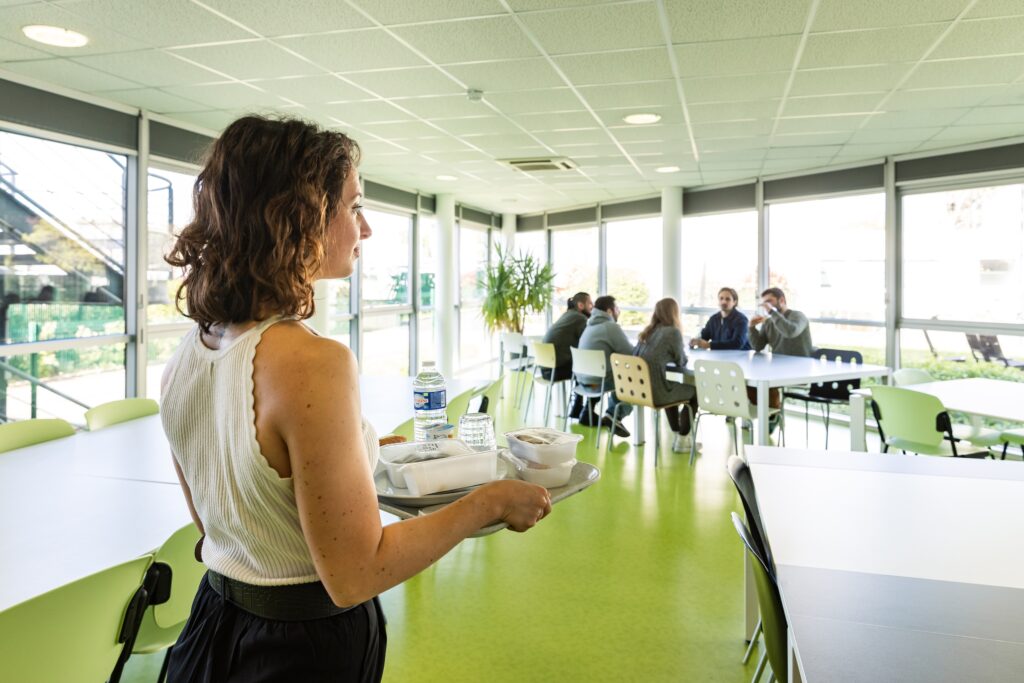 volontaires-cafétéria-centre-recherche-médicale-biotrial-rennes