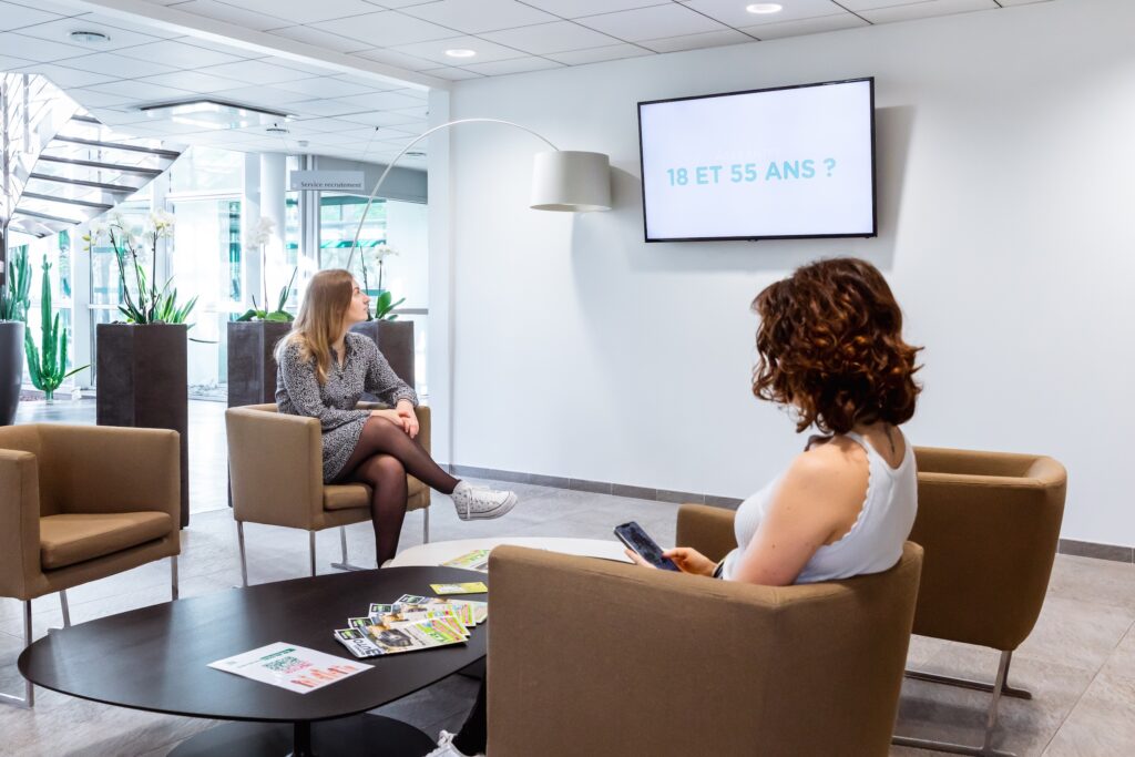 Volontaires Accueillies À Biotrial Et Patientant En Salle D Attente